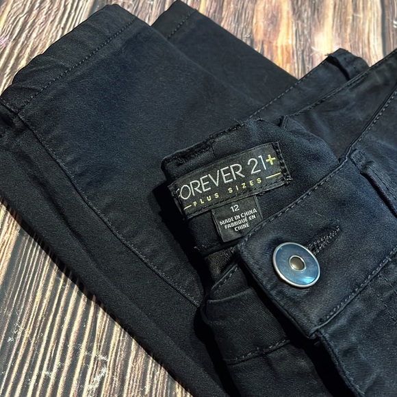 Forever 21 Plus Sizes 12 Black skinny Jeggings - Picture 2 of 3